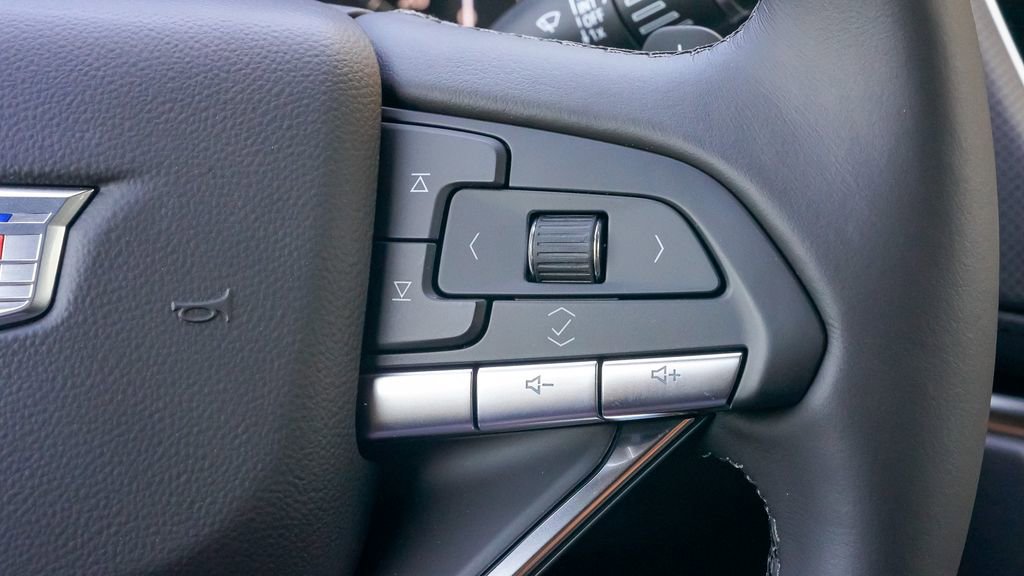 Used 2025 Cadillac XT6 Luxury FWD image 34