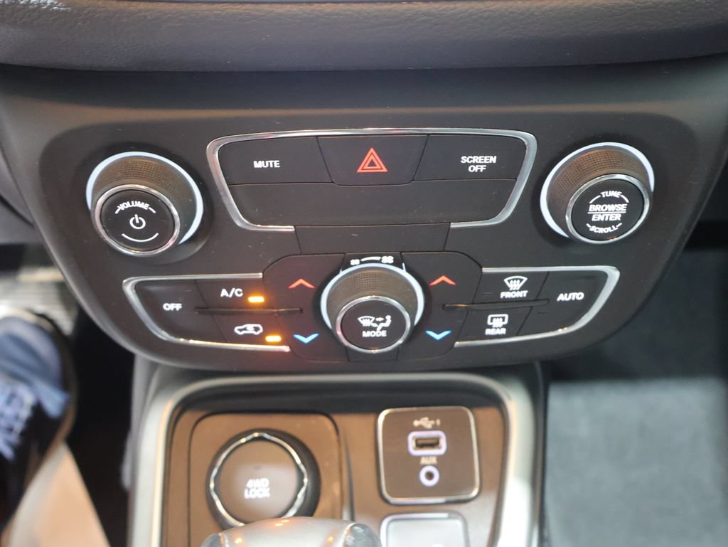 Used 2021 Jeep Compass Latitude AWD/4WD image 36