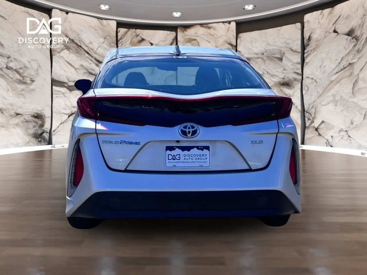 Used 2021 Toyota Prius Prime XLE w/ Carpet Mat Package (TMS) FWD image 3