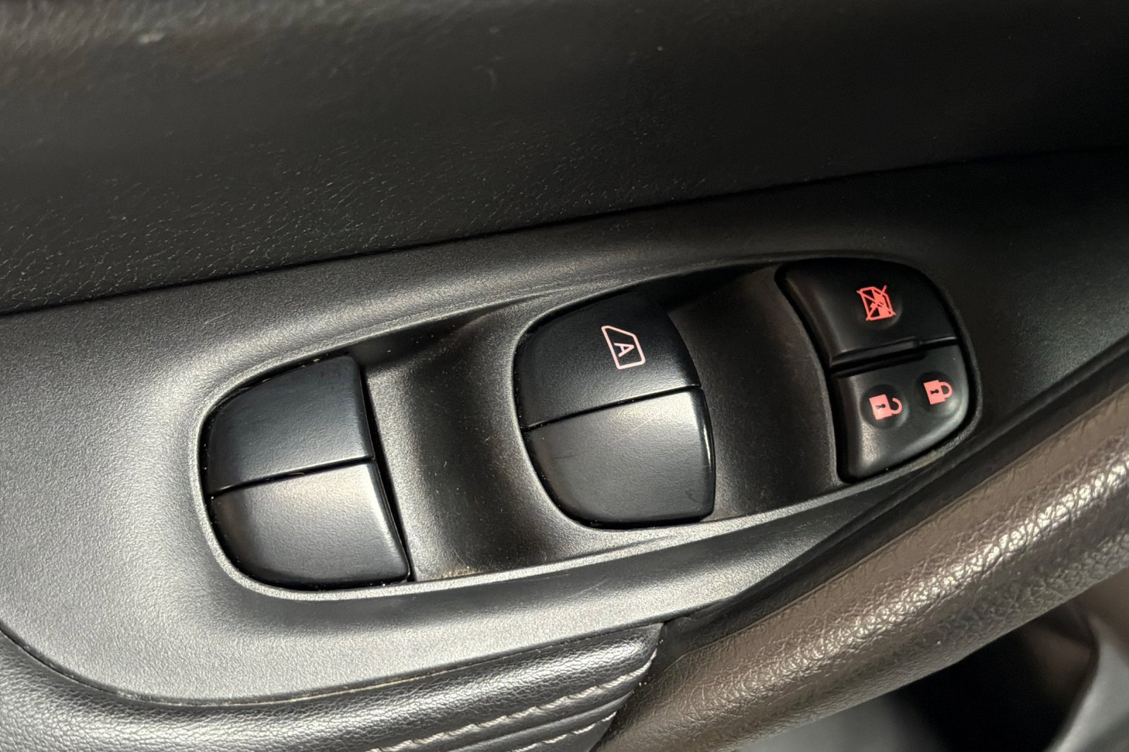 Used 2018 Nissan Rogue Sport SL image 14