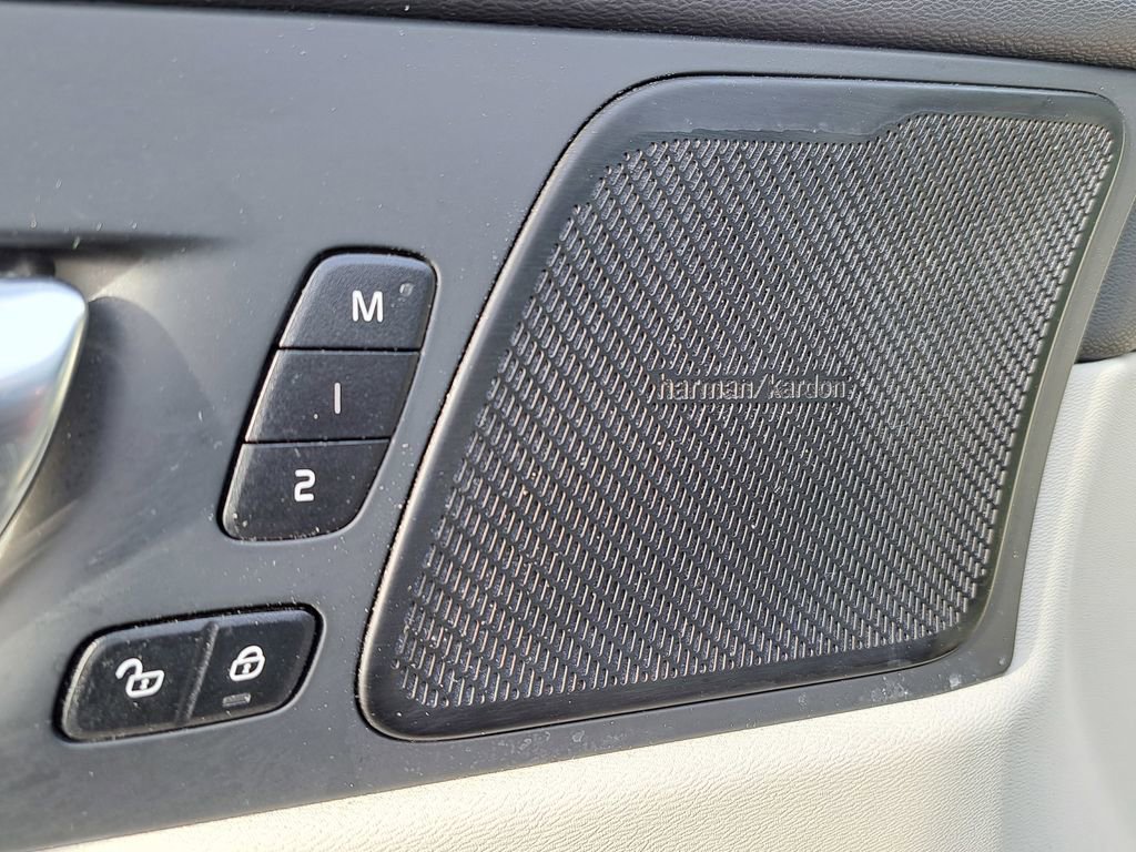 Used 2023 Volvo XC60 B5 Ultimate w/ Climate Package image 26