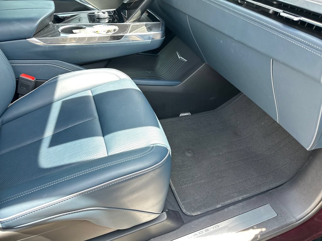 Used 2025 Cadillac Escalade IQ Luxury 2 w/ LPO, Premium Carpet Package AWD/4WD image 40