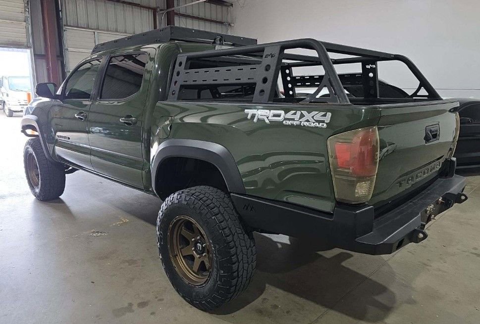 Used 2021 Toyota Tacoma TRD Off-Road w/ Technology Package image 2