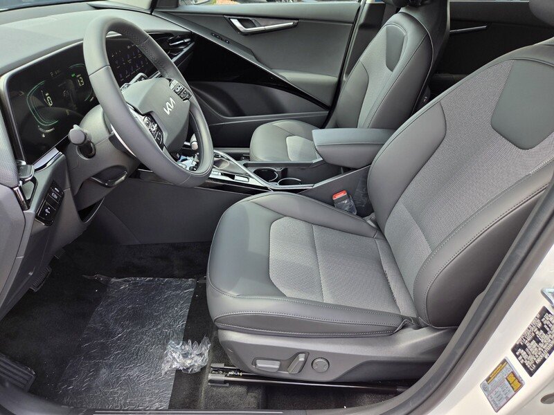 New 2026 Kia Niro EX FWD image 6