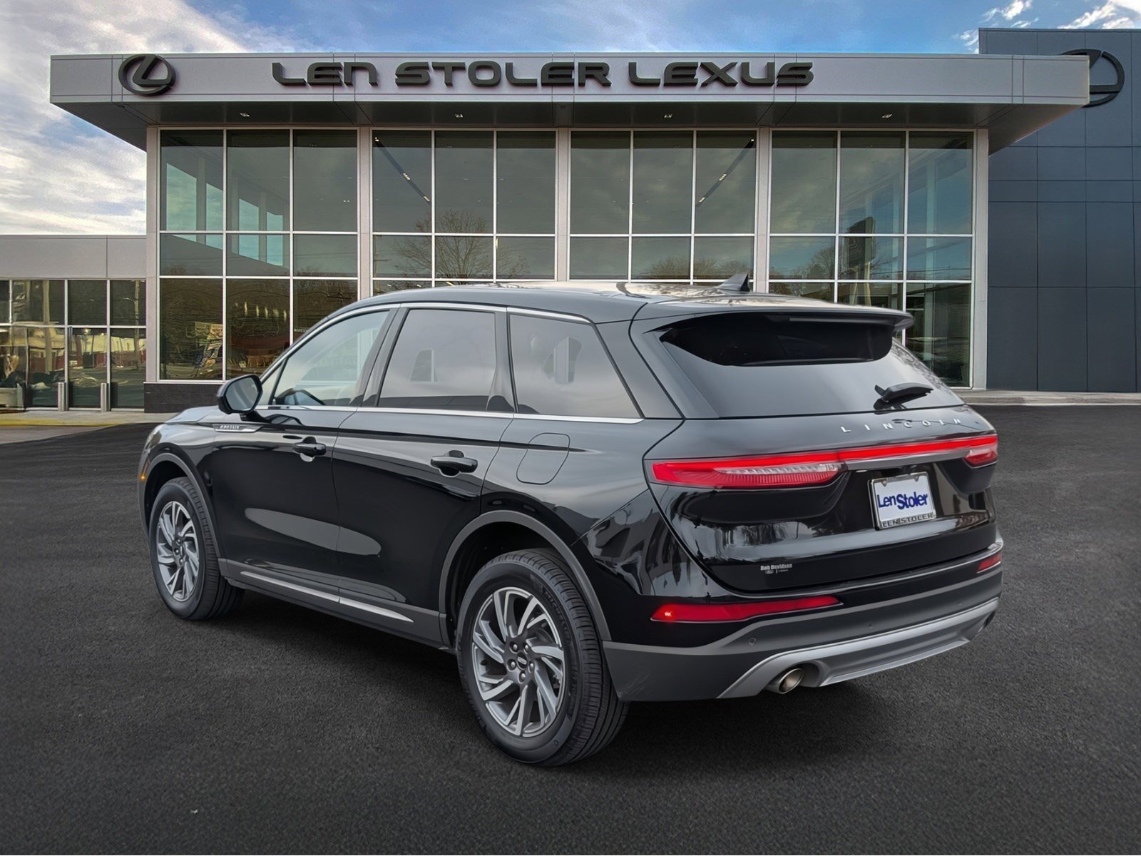 Used 2023 Lincoln Corsair AWD w/ Equipment Group 101A image 4