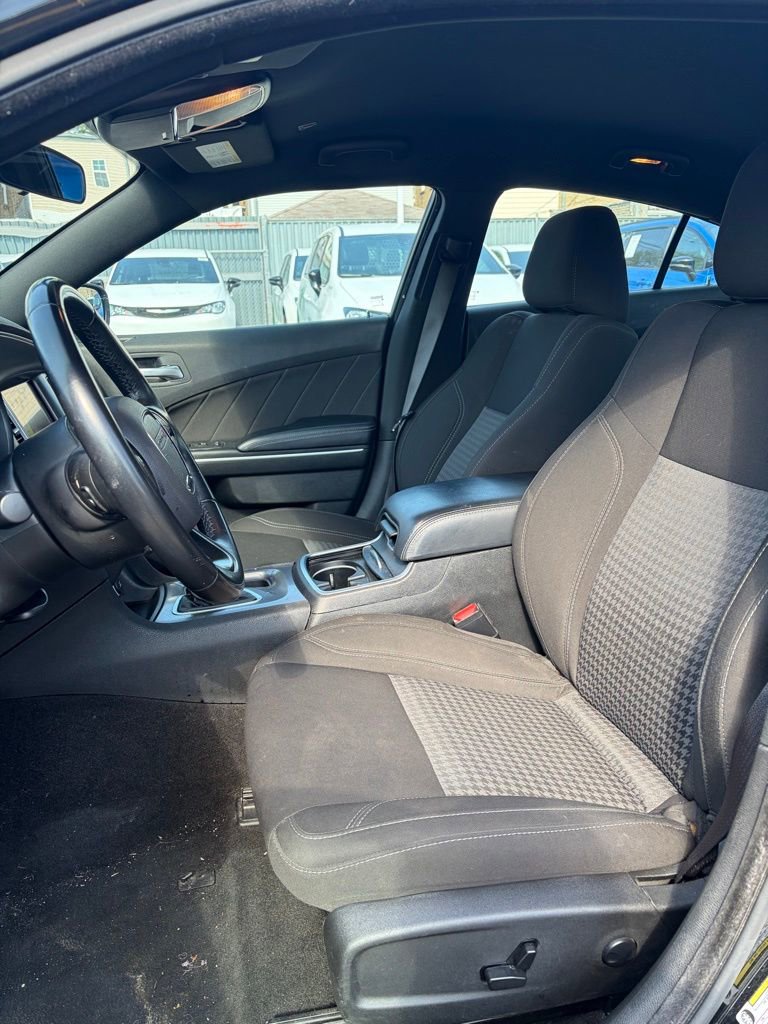 Used 2023 Dodge Charger SXT RWD image 2