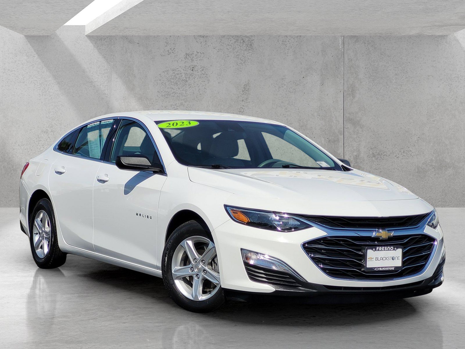 Used 2023 Chevrolet Malibu LS FWD image 2