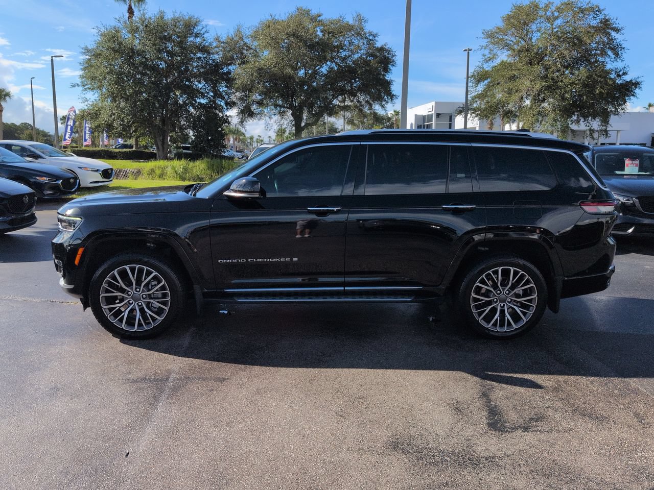 Used 2022 Jeep Grand Cherokee L Summit AWD/4WD image 7