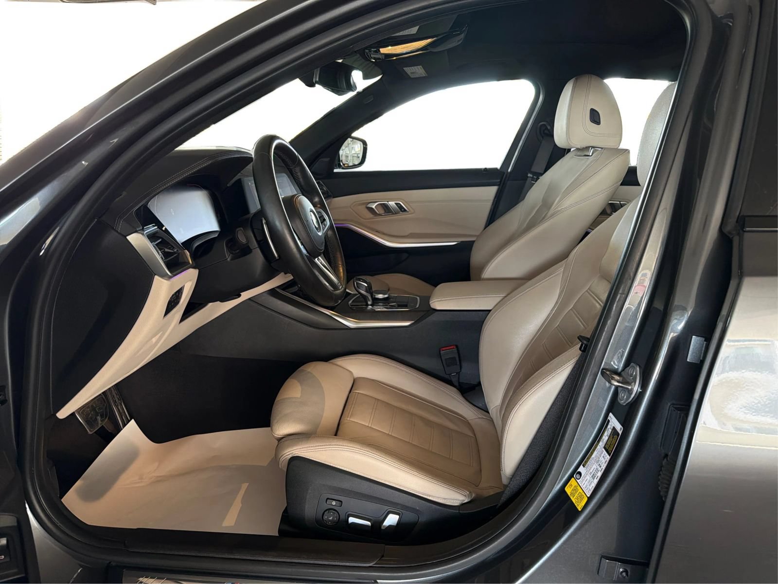 Used 2019 BMW 330i Sedan w/ M Sport Package RWD image 9