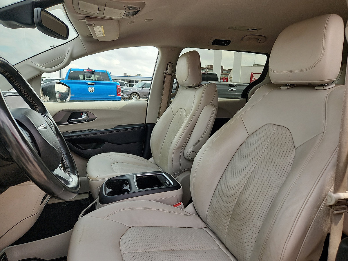 Used 2021 Chrysler Pacifica Touring-L FWD image 8