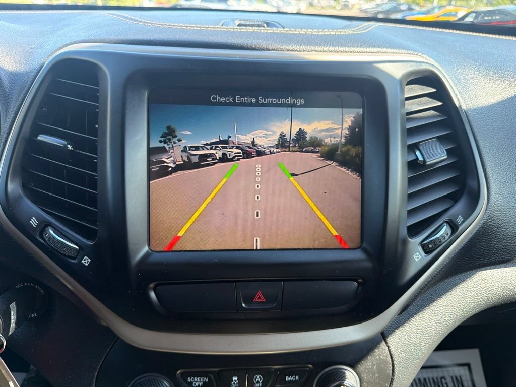Used 2016 Jeep Cherokee Latitude w/ Cold Weather Group AWD/4WD image 28