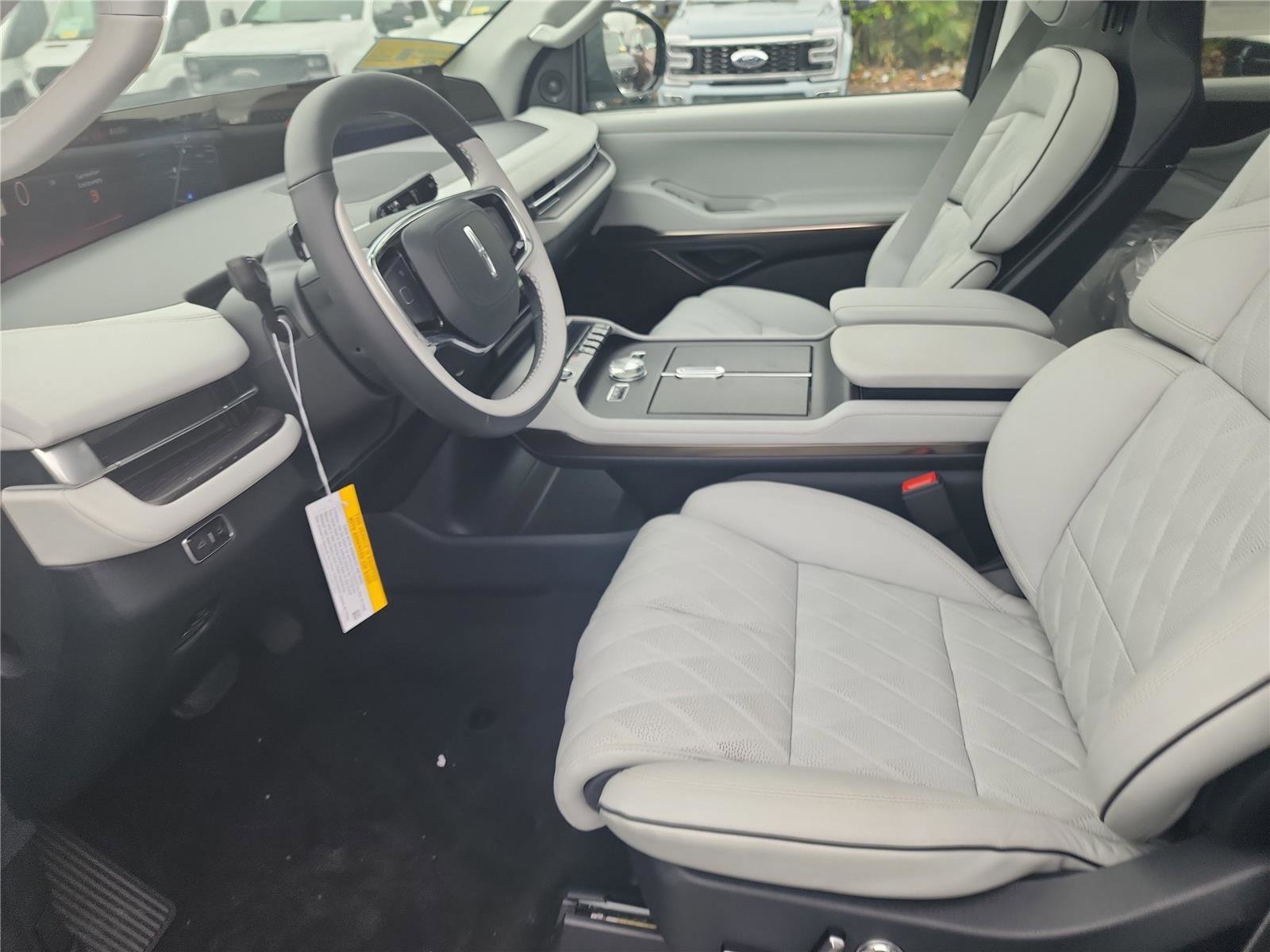 New 2026 Lincoln Navigator L Black Label w/ Black Label Special Edition image 13