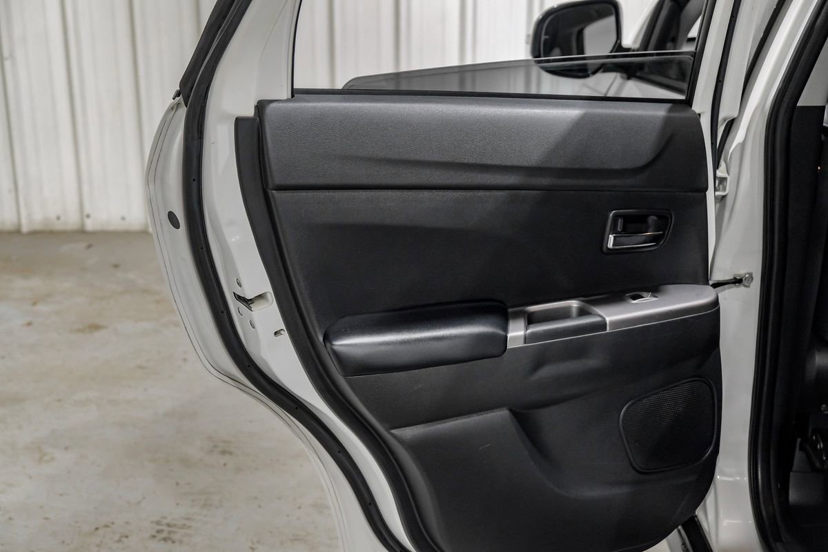 Used 2018 Mitsubishi Outlander Sport SE FWD image 31