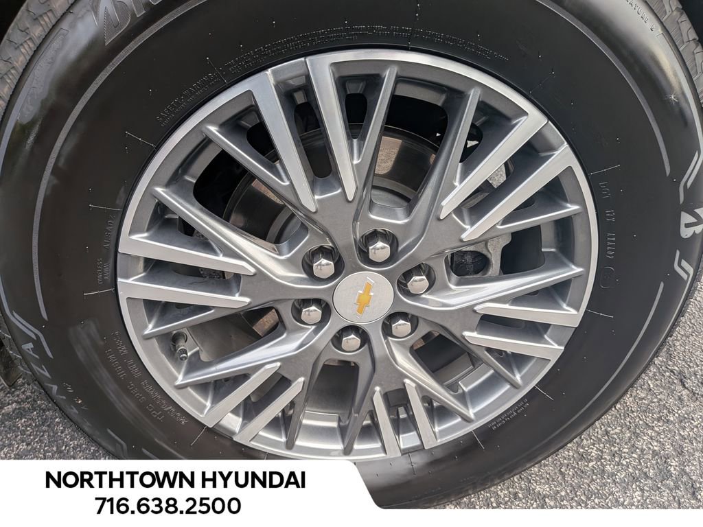 Used 2025 Chevrolet Traverse LT image 44