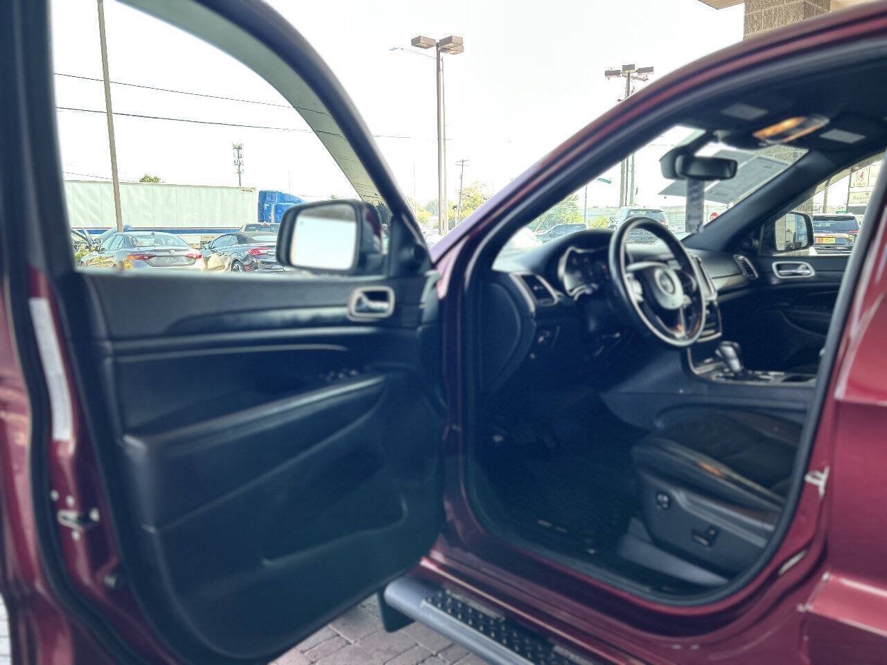Used 2019 Jeep Grand Cherokee Altitude AWD/4WD image 31