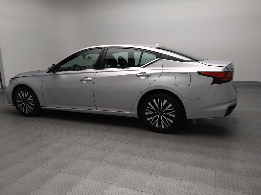 Used 2023 Nissan Altima 2.5 SV image 3