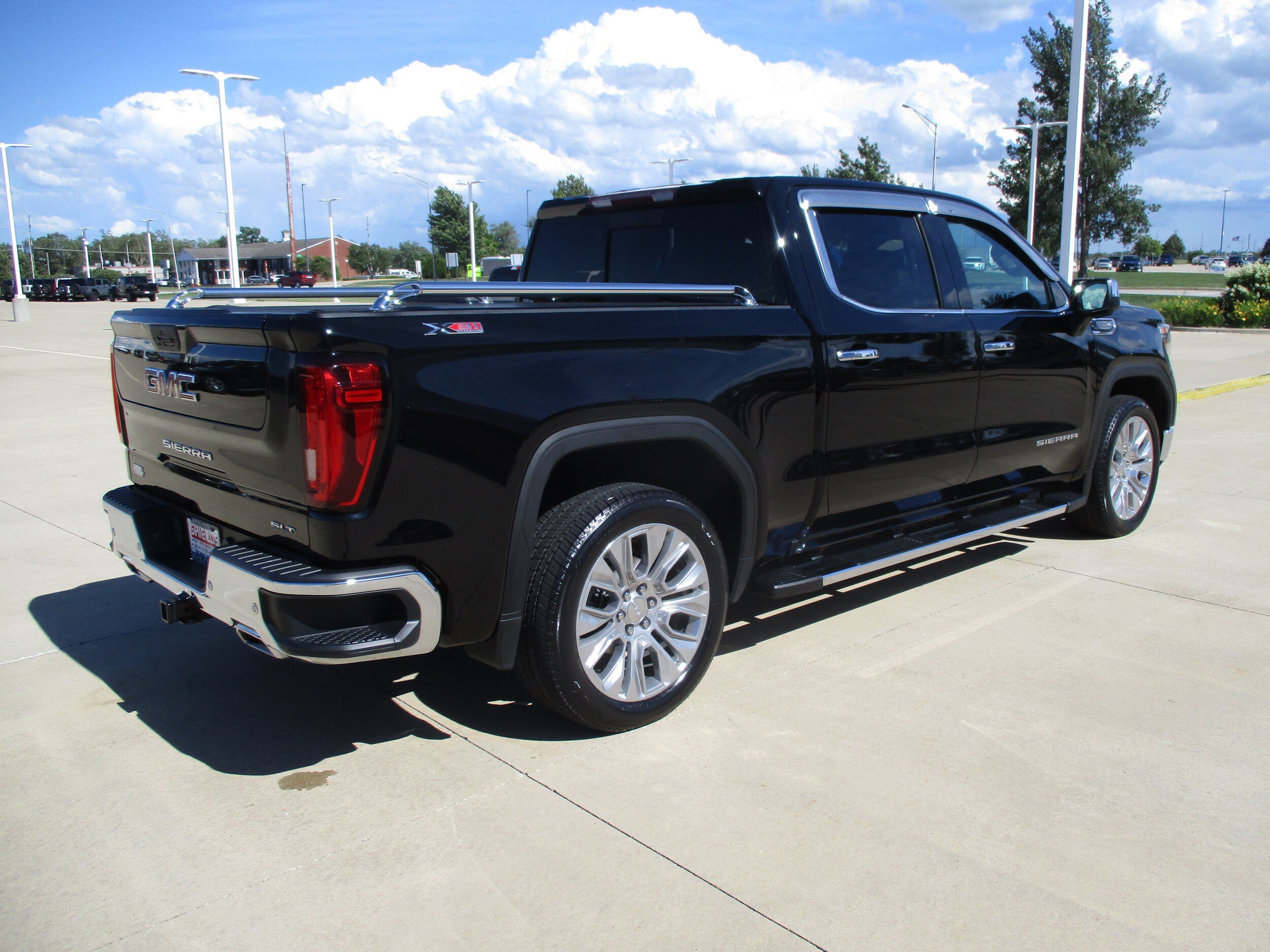 Used 2019 GMC Sierra 1500 SLT w/ SLT Premium Plus Package AWD/4WD image 9