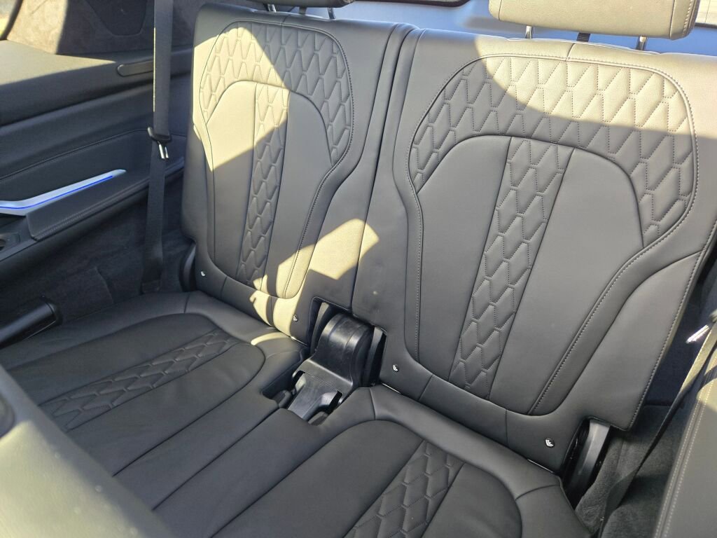 Used 2024 BMW X7 M60i w/ Executive Package image 36
