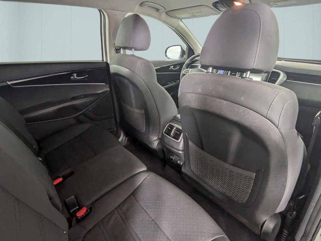 Used 2020 Kia Sorento LX image 24