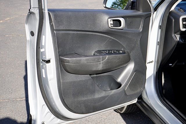 Used 2021 Hyundai Venue SEL FWD image 22
