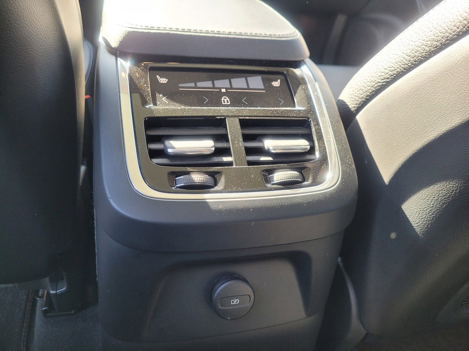 Certified 2023 Volvo XC90 T8 Plus w/ Protection Package Premier image 15
