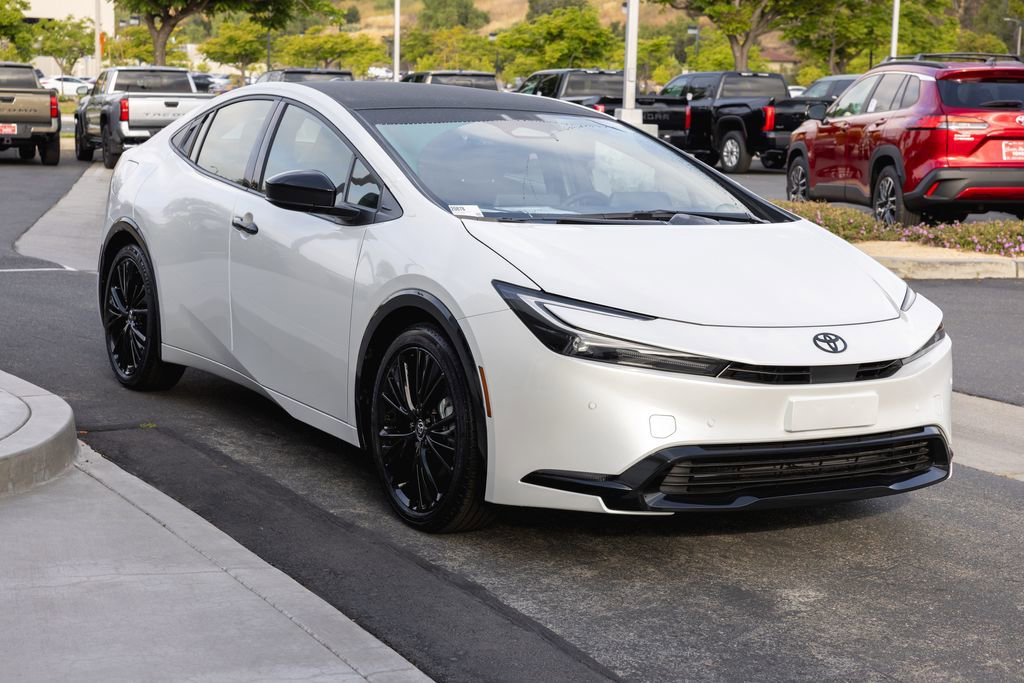 Used 2026 Toyota Prius Plug-In Hybrid image 3