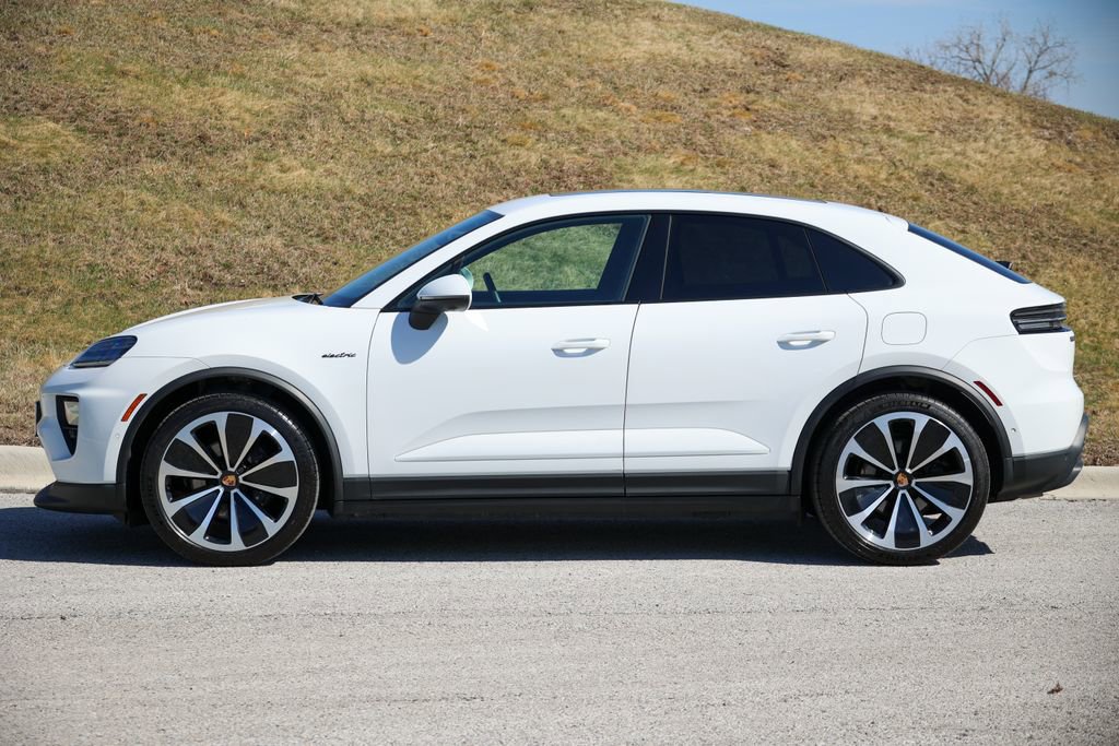 Certified 2025 Porsche Macan 4 Electric image 2