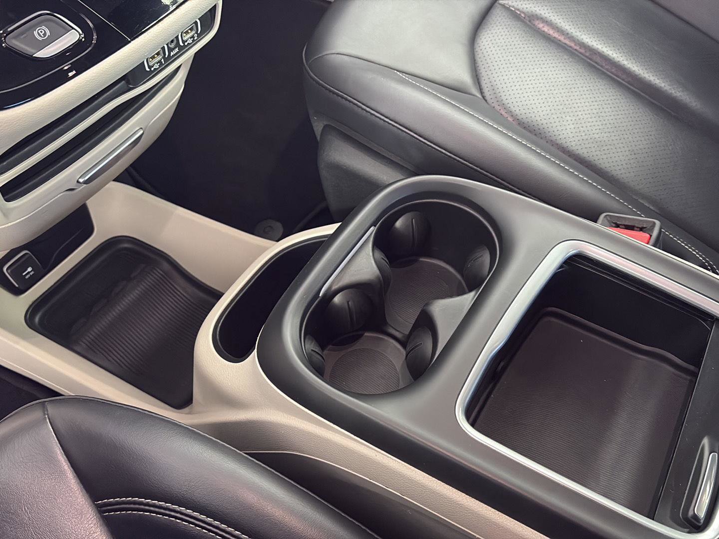 Used 2024 Chrysler Pacifica Touring-L image 31