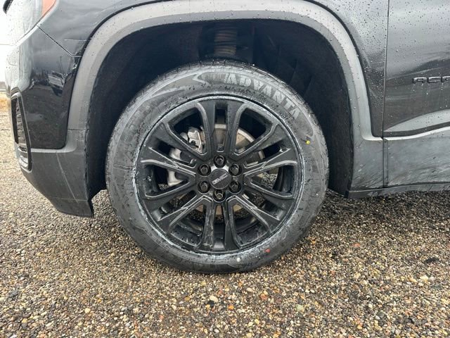 Used 2023 GMC Acadia SLE w/ Driver Convenience Package image 11