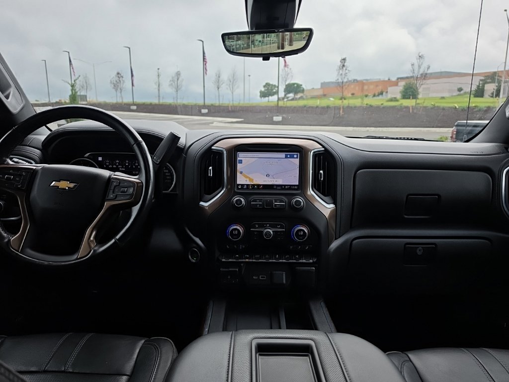 Used 2022 Chevrolet Silverado 1500 High Country w/ Technology Package AWD/4WD image 35