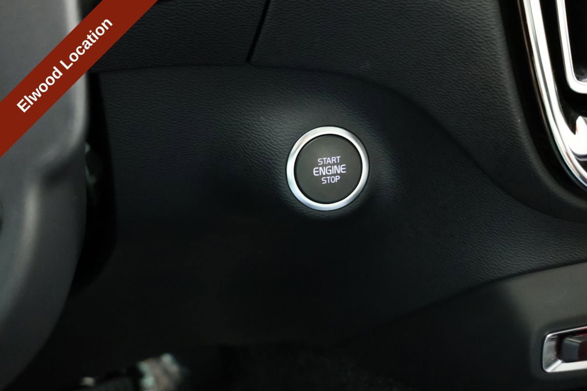 Used 2025 Volvo XC40 B5 Core AWD/4WD image 20
