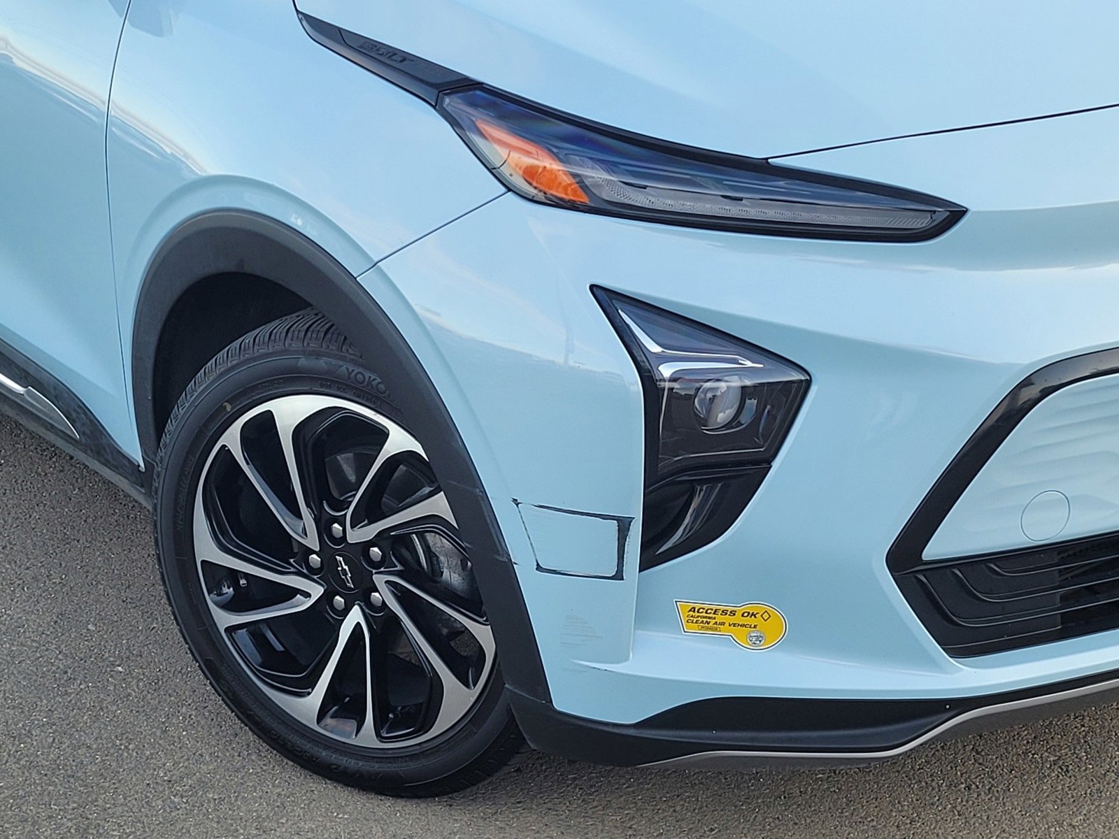 Used 2022 Chevrolet Bolt EUV Premier w/ Sun & Sound Package image 2