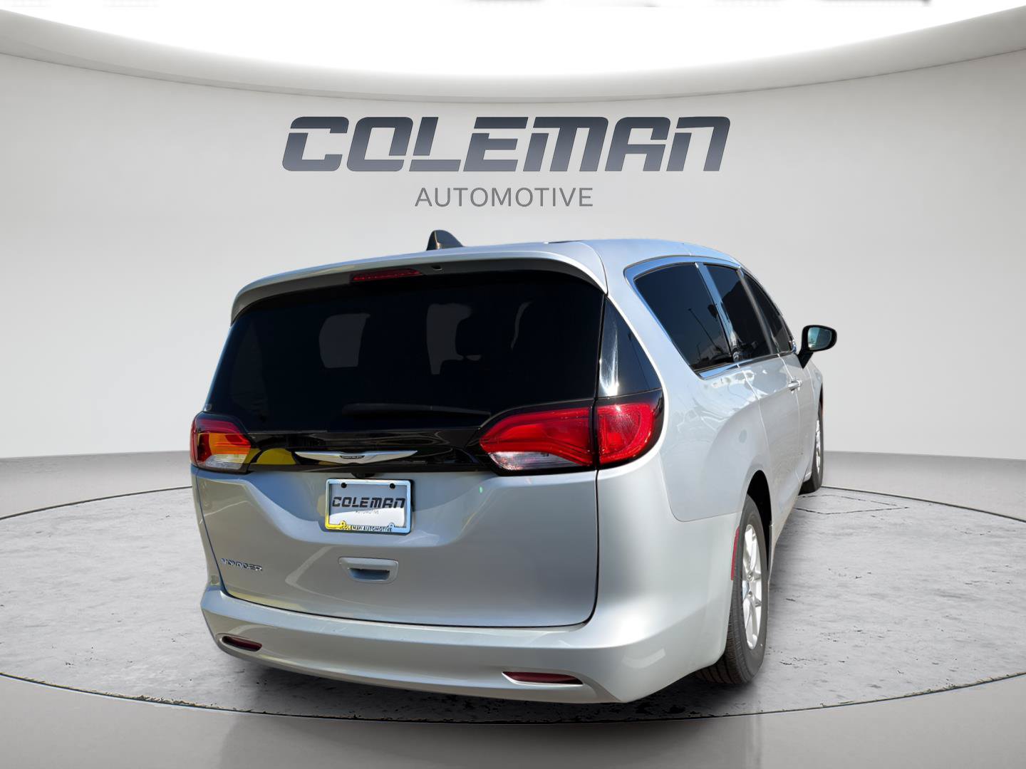 Used 2023 Chrysler Voyager LX FWD image 6