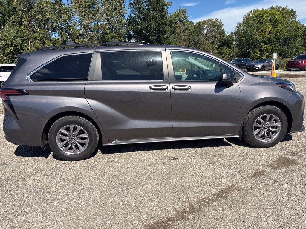 Used 2022 Toyota Sienna LE AWD/4WD image 10