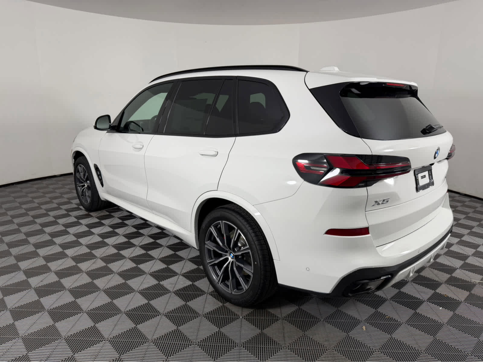 New 2026 BMW X5 xDrive40i w/ M Sport Package image 6