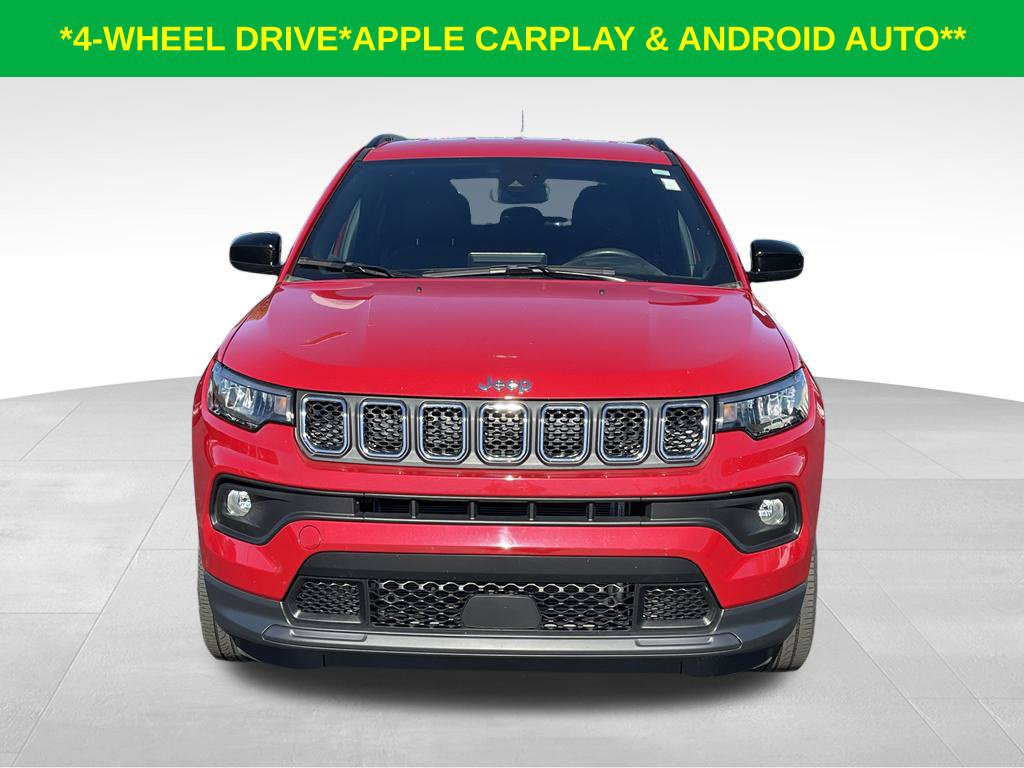 Used 2024 Jeep Compass Latitude AWD/4WD image 2