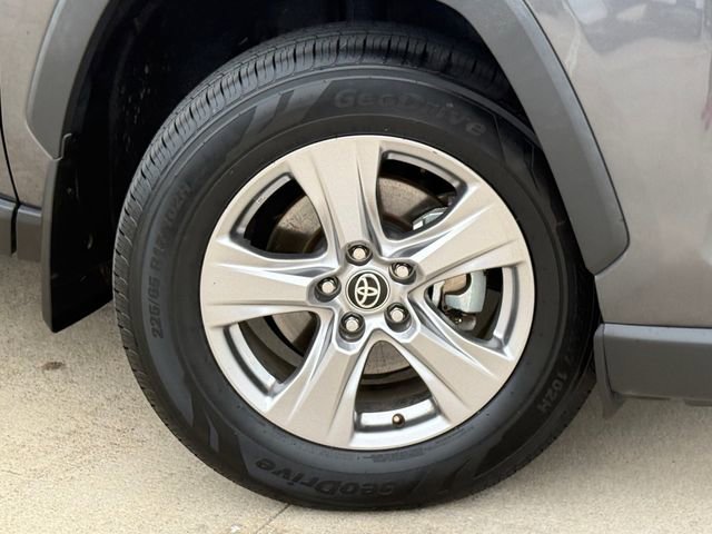 Used 2022 Toyota RAV4 XLE w/ Convenience Package image 2