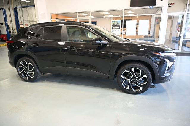New 2026 Chevrolet Trax RS w/ Sunroof Package FWD image 4