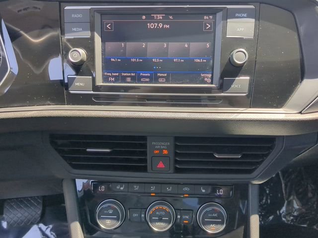 Used 2020 Volkswagen Jetta SE w/ SE Cold Weather Package image 20