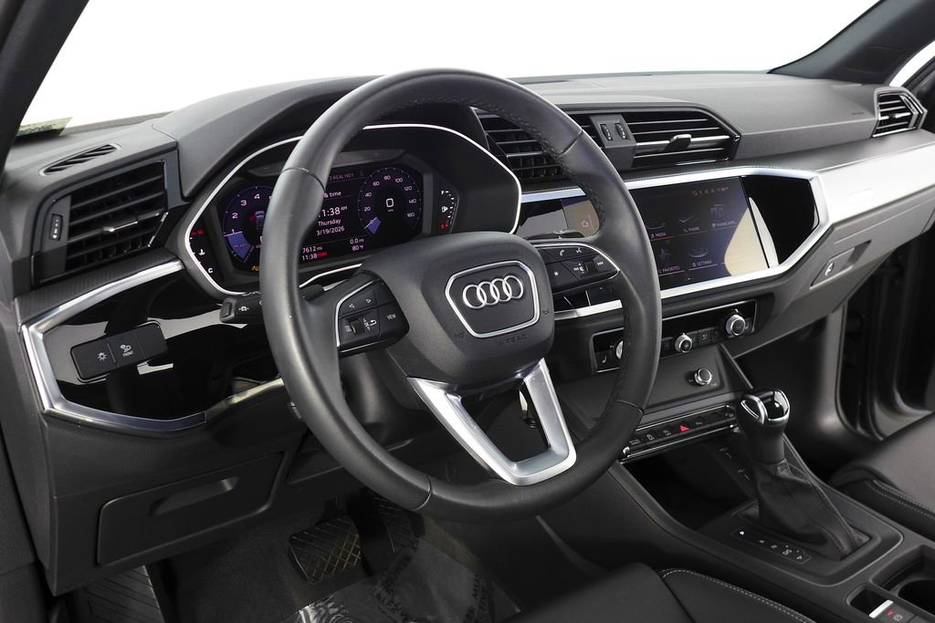 Used 2025 Audi Q3 2.0T Premium w/ Black Optic Sport Package image 31