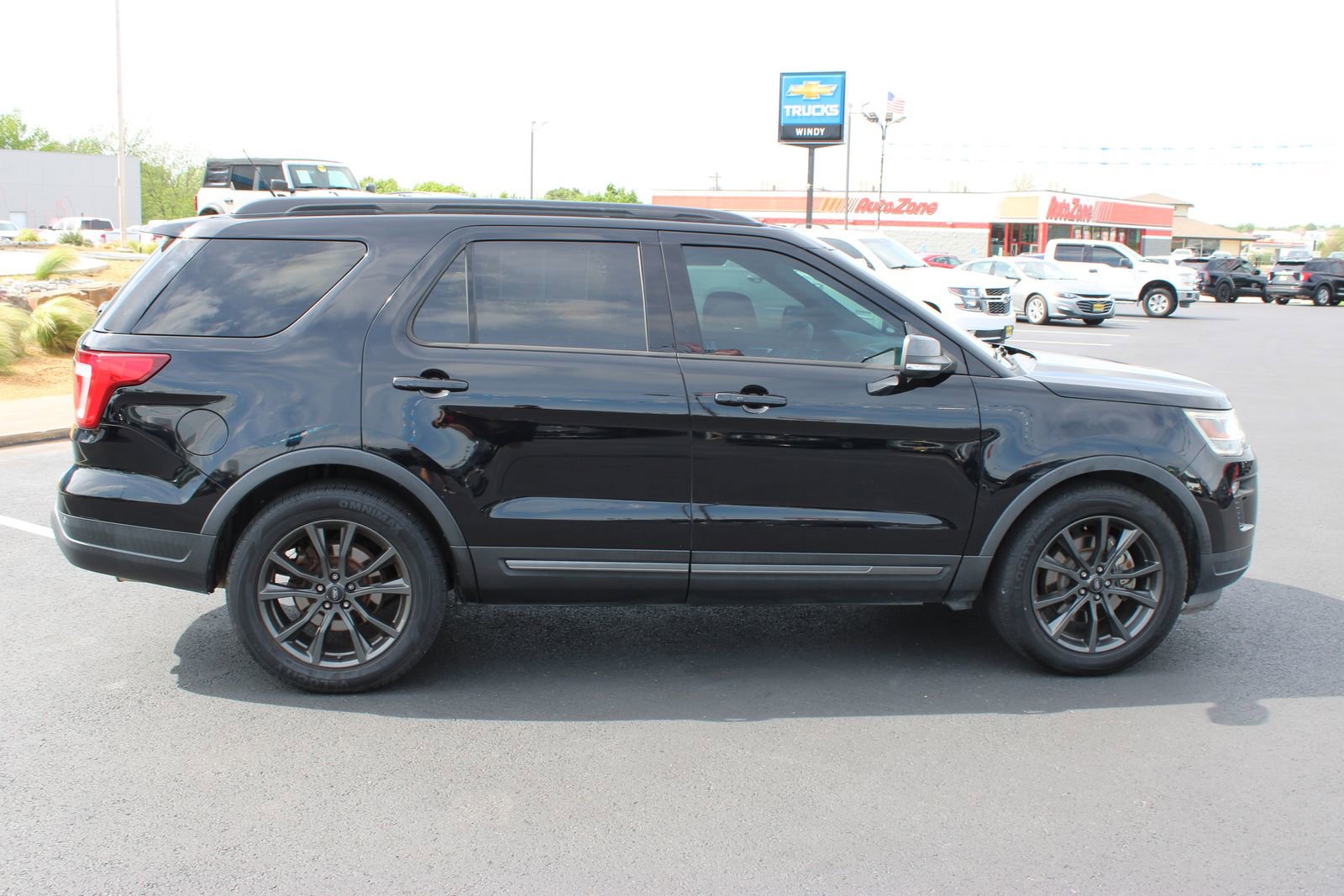 Used 2018 Ford Explorer XLT w/ Equipment Group 202A image 10