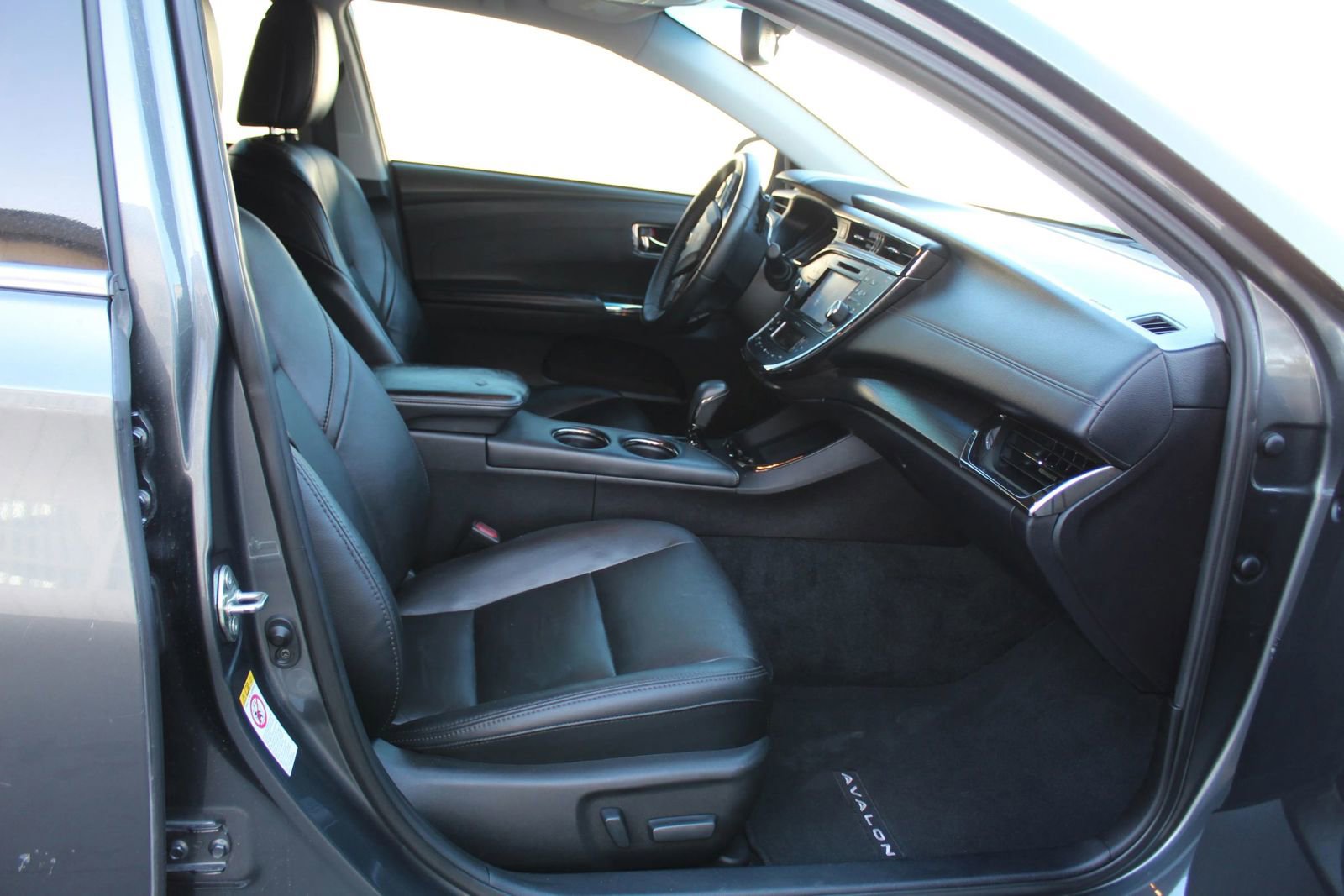 Used 2017 Toyota Avalon XLE Premium w/ Preferred Accessory Package FWD image 10