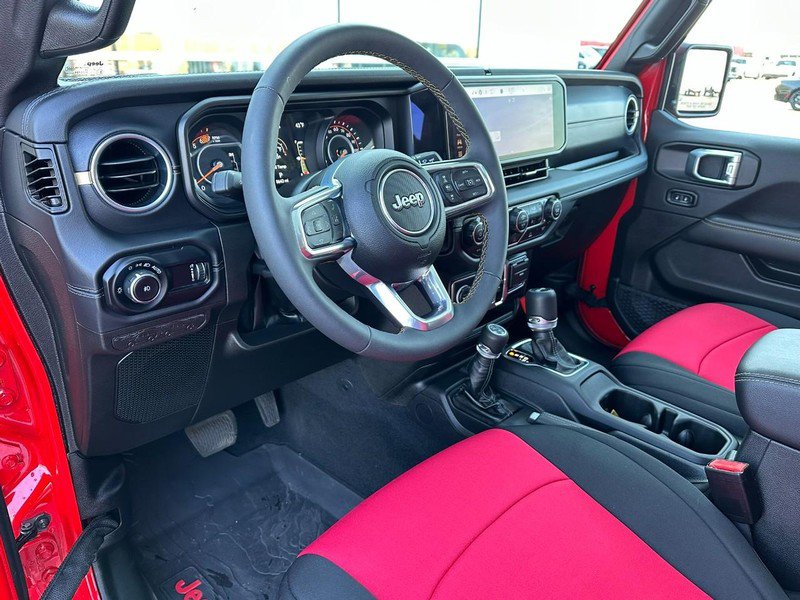 Used 2025 Jeep Wrangler Unlimited Sahara image 10