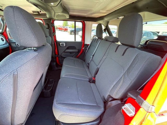 Used 2025 Jeep Wrangler Unlimited Sahara AWD/4WD image 19