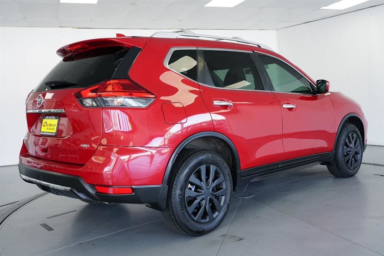 Used 2017 Nissan Rogue S w/ Appearance Package image 10