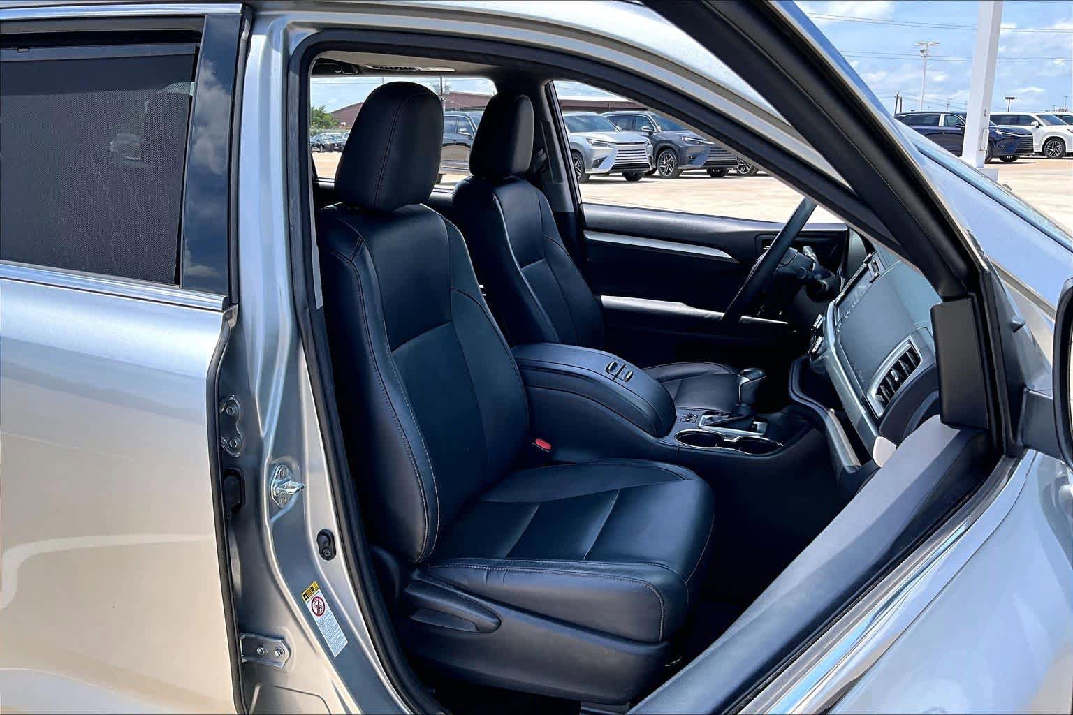 Used 2015 Toyota Highlander XLE FWD image 8