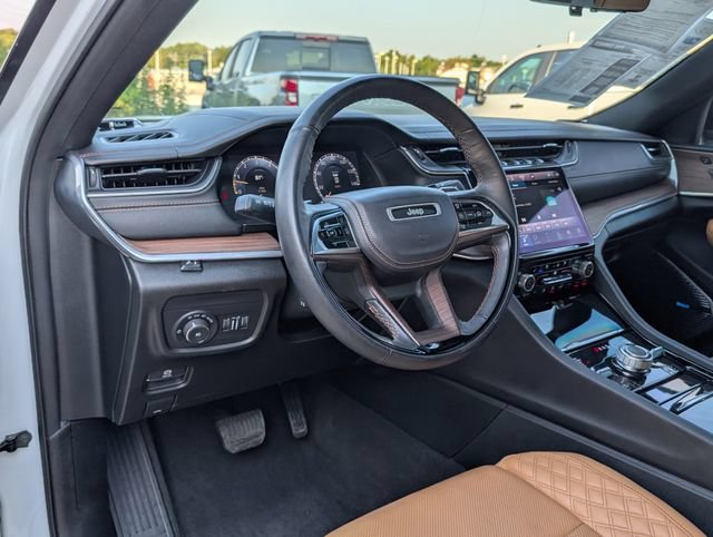 Used 2022 Jeep Grand Cherokee Summit w/ Adv Protech Group IV AWD/4WD image 4