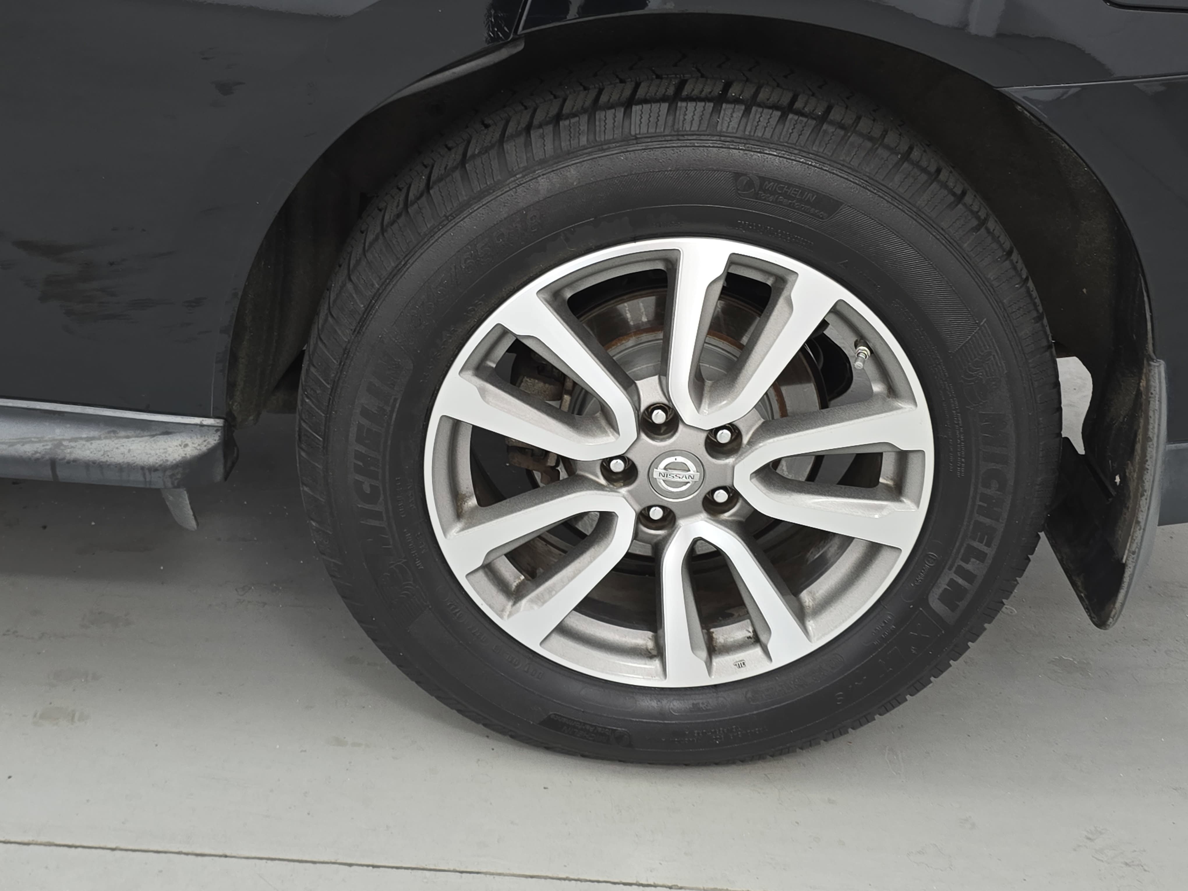 Used 2014 Nissan Pathfinder SV FWD image 32