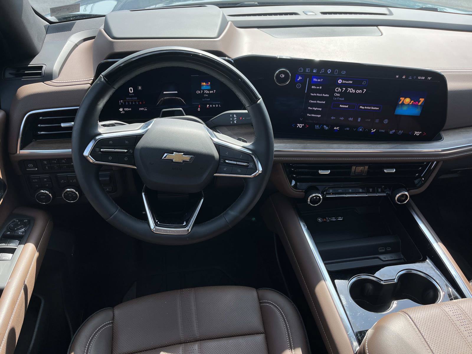 Used 2025 Chevrolet Tahoe High Country AWD/4WD image 12