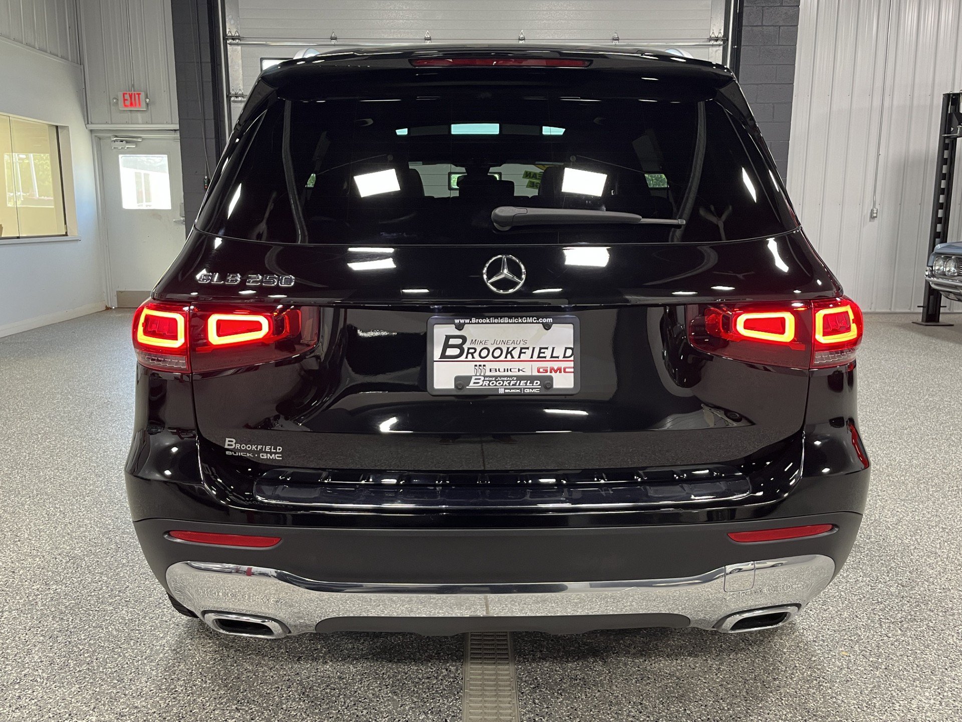 Used 2023 Mercedes-Benz GLB 250 image 4